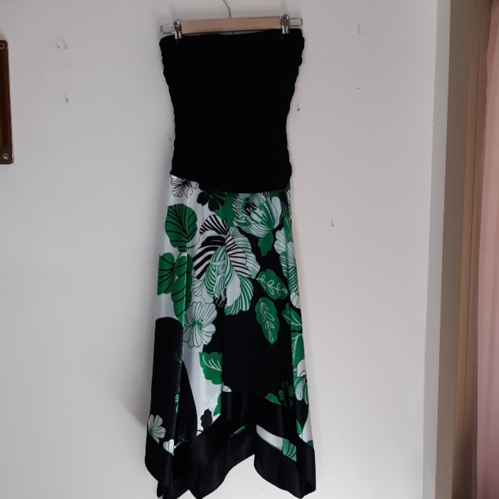 Ladies Studio y dress size small handkerchief hem